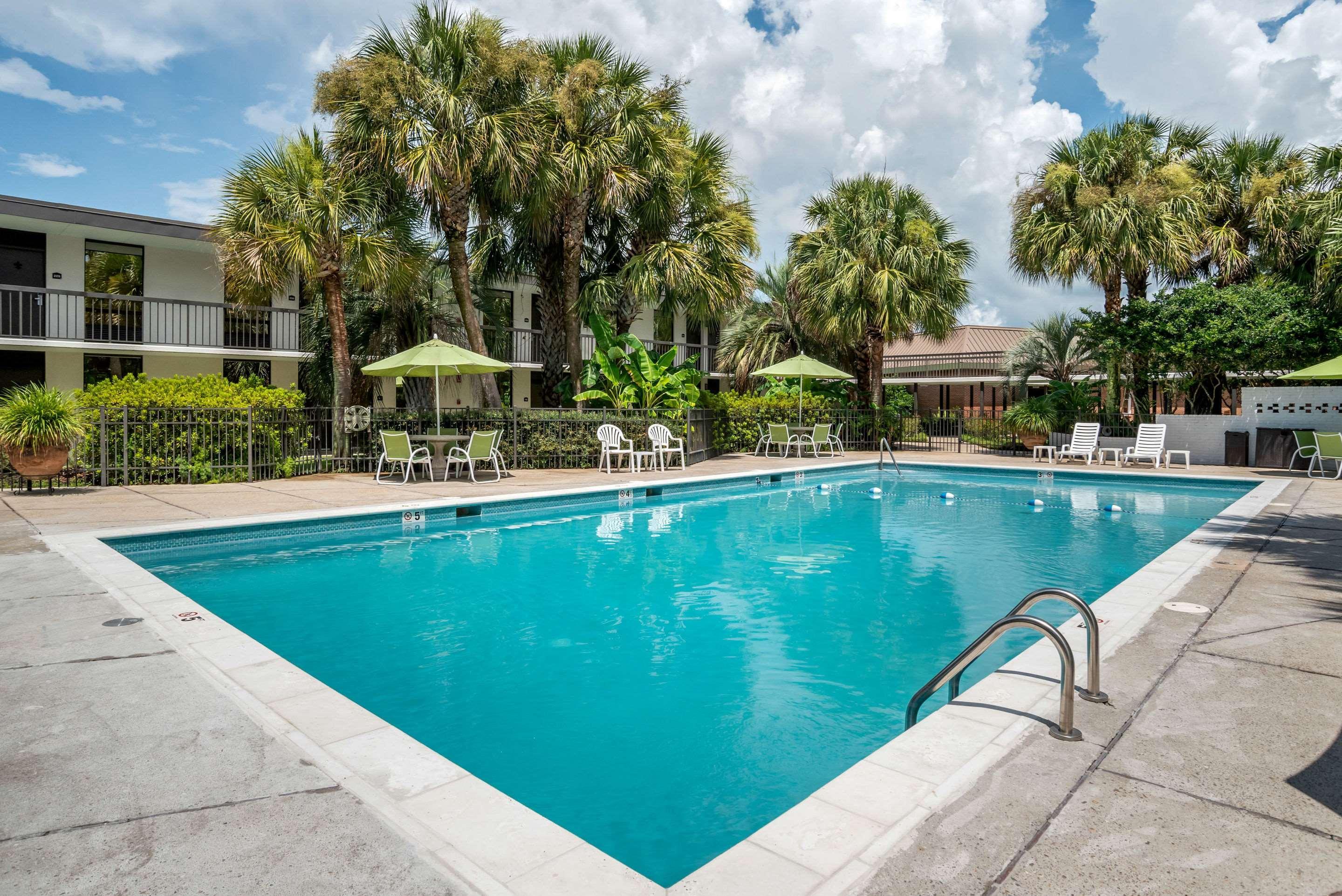 Clarion Inn Conference Center Gonzales Exteriör bild