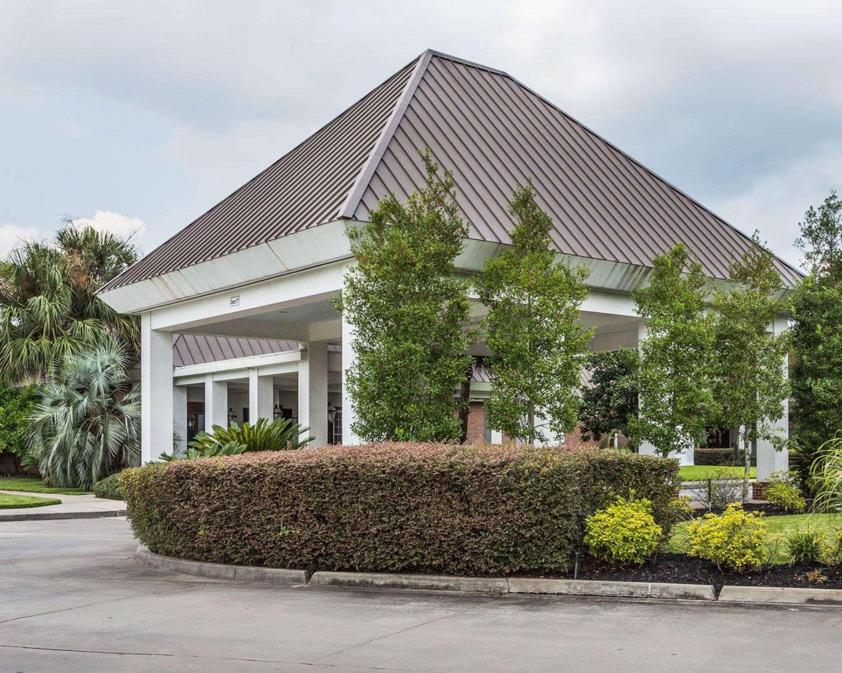 Clarion Inn Conference Center Gonzales Exteriör bild