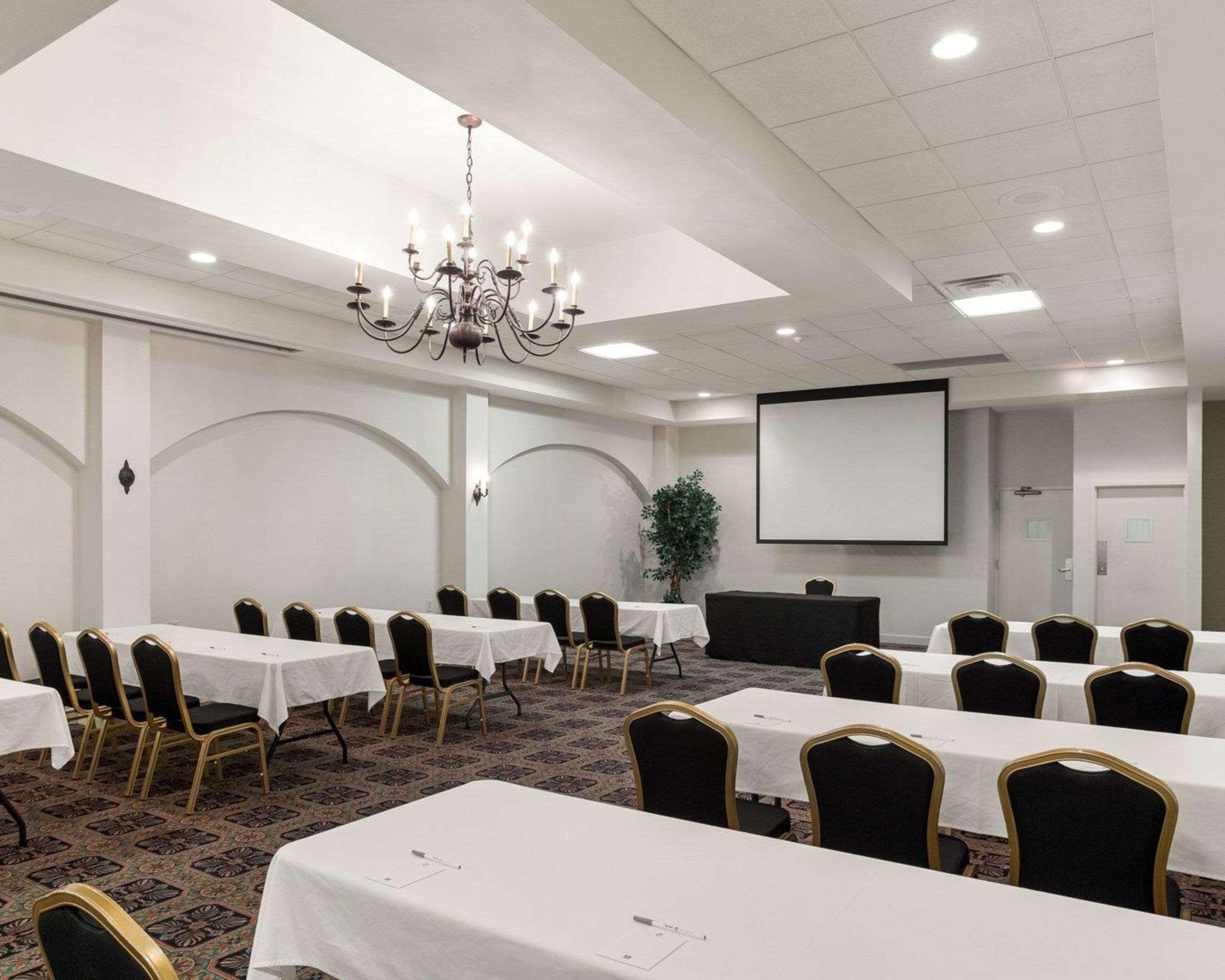 Clarion Inn Conference Center Gonzales Exteriör bild