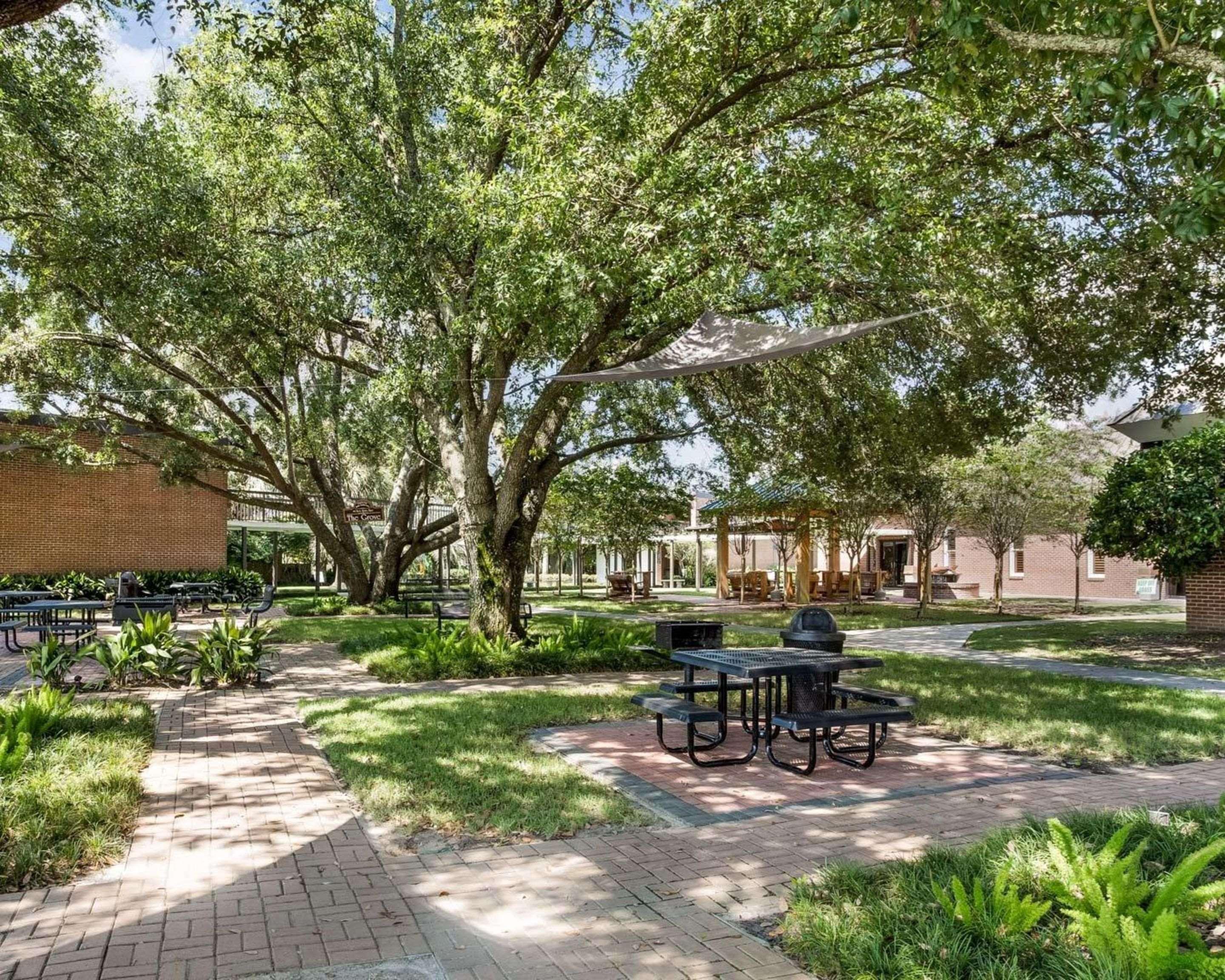 Clarion Inn Conference Center Gonzales Exteriör bild